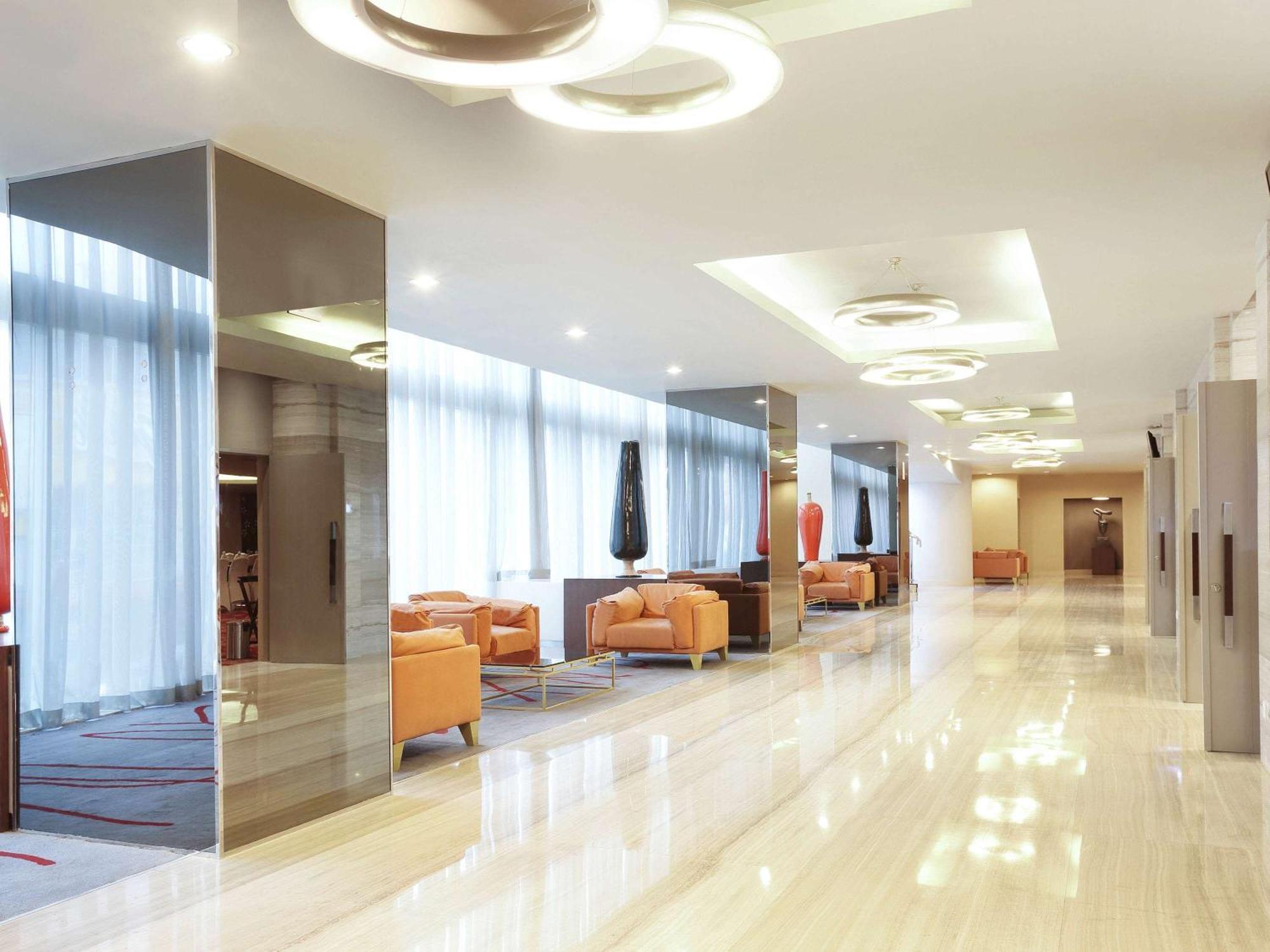 Novotel Jakarta Gajah Mada Eksteriør bilde